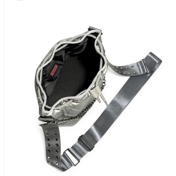 LINDSEY IRON PUFFER BUCKET BAG - Picture 5 of 7